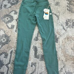 Vuori Women's Green Leggings